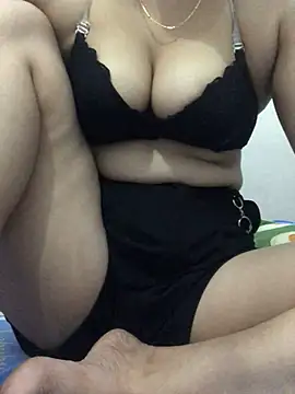 Snapshot of Lona_Lina chatting on 02.06.25 Lona Lina online show from 02.06.25