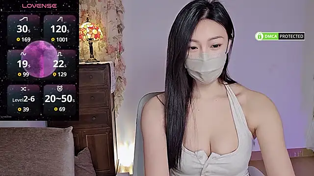 Snapshot of L-Moonlight chatting on 12.28.24 L-Moonlight online show from 12.28.24