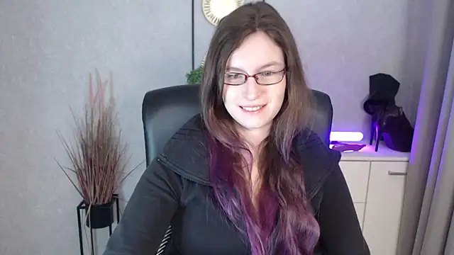 emmaxDelight online show from 11.21.25