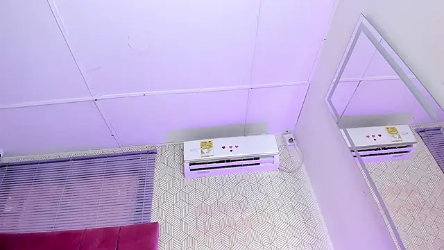 quianna  online show from 02.18.25