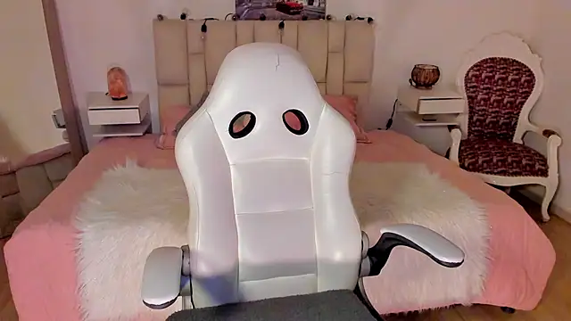 zoe turnner 18 online show from 10.26.25