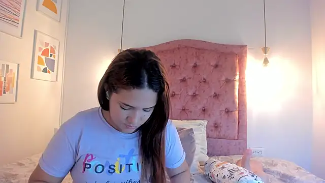 Snapshot of aprill21_ chatting on 12.17.24 aprill21 online show from 12.17.24