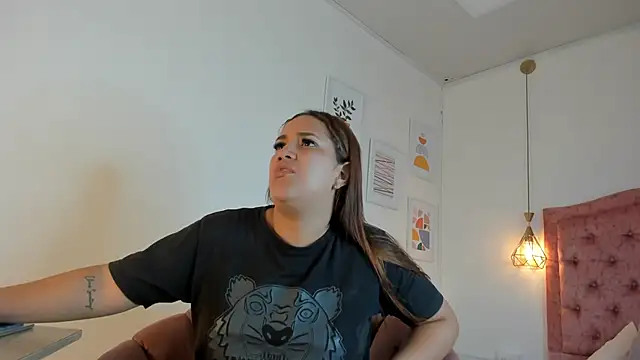 Snapshot of aprill21_ chatting on 12.24.24 aprill21 online show from 12.24.24