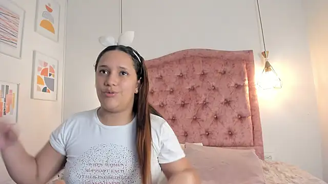 Snapshot of aprill21_ chatting on 02.24.25 aprill21 online show from 02.24.25