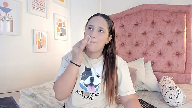 Snapshot of aprill21_ chatting on 03.05.25 aprill21 online show from 03.05.25