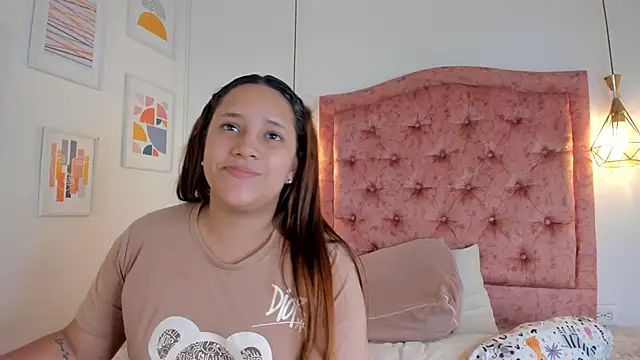 Snapshot of aprill21_ chatting on 03.08.25 aprill21 online show from 03.08.25