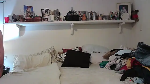 Snapshot of Hand69someguy chatting on 11.23.25 Hand69someguy online show from 11.23.25