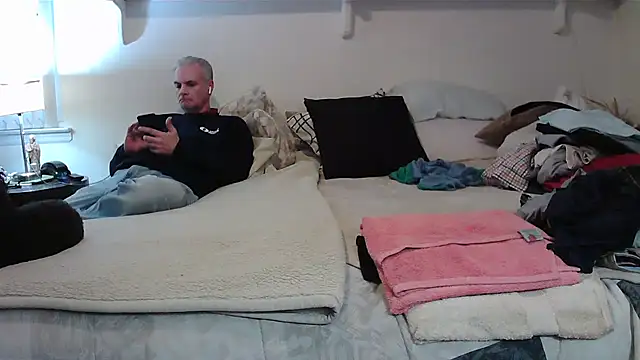 Snapshot of Hand69someguy chatting on 11.24.25 Hand69someguy online show from 11.24.25