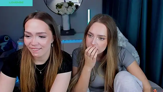 YaraKroft  online show from 12.16.25