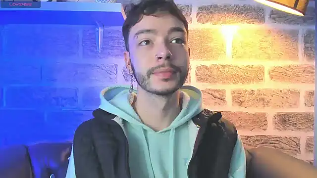 Snapshot of noah_ricci chatting on 10.31.25 noah ricci online show from 10.31.25