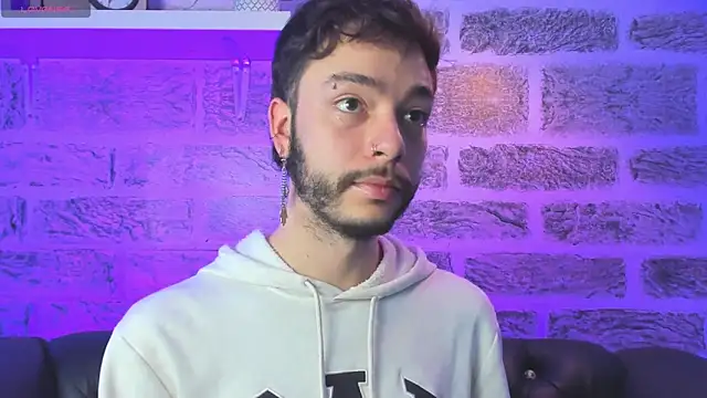 Snapshot of noah_ricci chatting on 11.23.25 noah ricci online show from 11.23.25