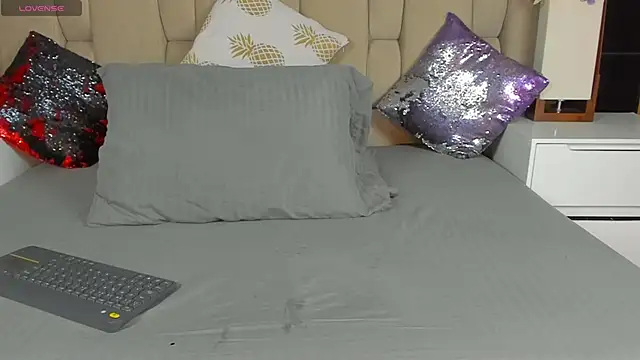 Hanna lens online show from 03.21.25