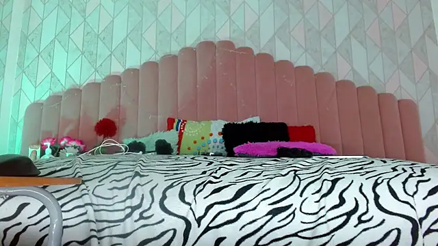 Snapshot of angelyy_02 chatting on 12.05.24 angelyy 02 online show from 12.05.24