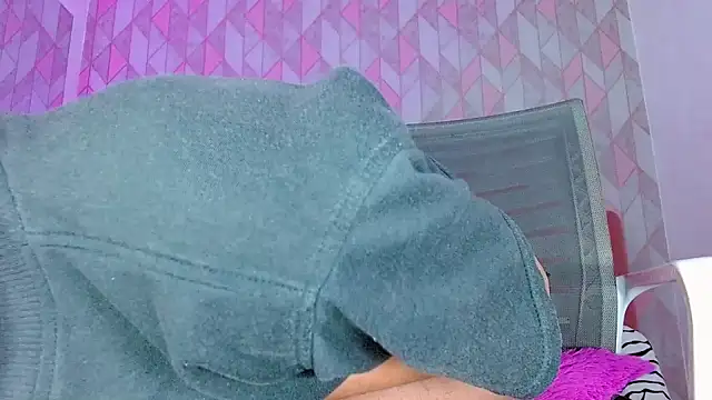 Snapshot of angelyy_02 chatting on 12.11.24 angelyy 02 online show from 12.11.24