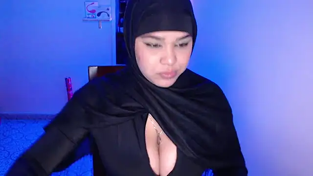 Snapshot of VenussTits97 chatting on 03.18.25 VenussTits97 online show from 03.18.25