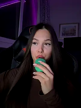 Snapshot of EricaWalls chatting on 11.08.25 EricaWalls online show from 11.08.25