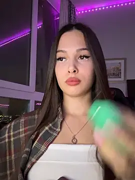 Snapshot of EricaWalls chatting on 12.15.25 EricaWalls online show from 12.15.25