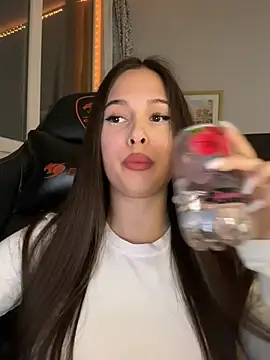 Snapshot of EricaWalls chatting on 03.18.26 EricaWalls online show from 03.18.26