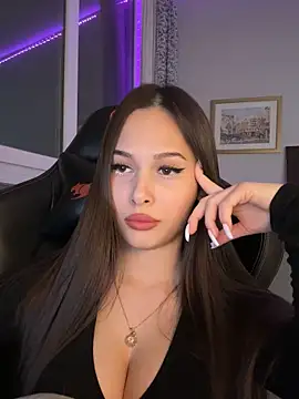 Snapshot of EricaWalls chatting on 03.25.26 EricaWalls online show from 03.25.26