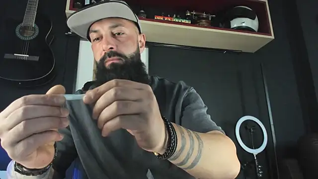 axxelrich  online show from 02.04.25