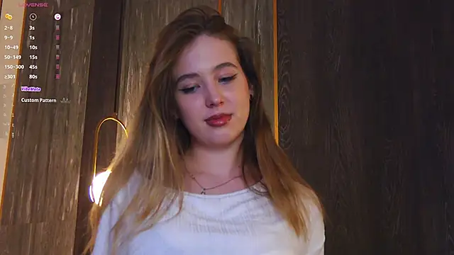 Snapshot of LoraineLuff chatting on 02.09.25 LoraineLuff online show from 02.09.25