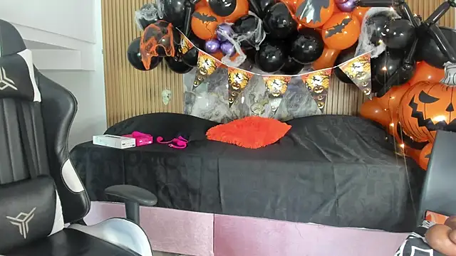 Danna topless online show from 10.22.25