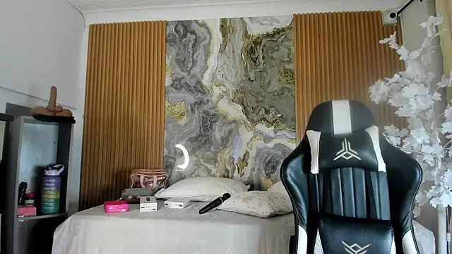 Danna topless online show from 01.10.26