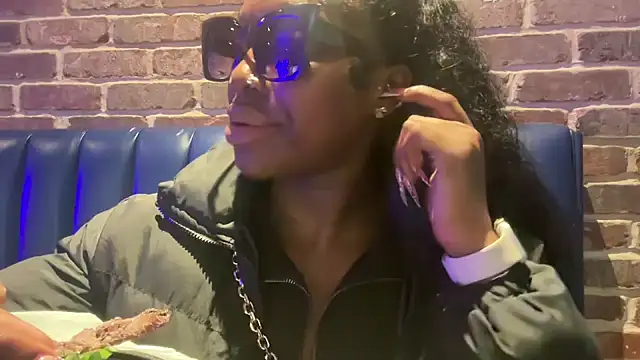 Snapshot of londonsfantasy chatting on 02.03.26 londonsfantasy online show from 02.03.26