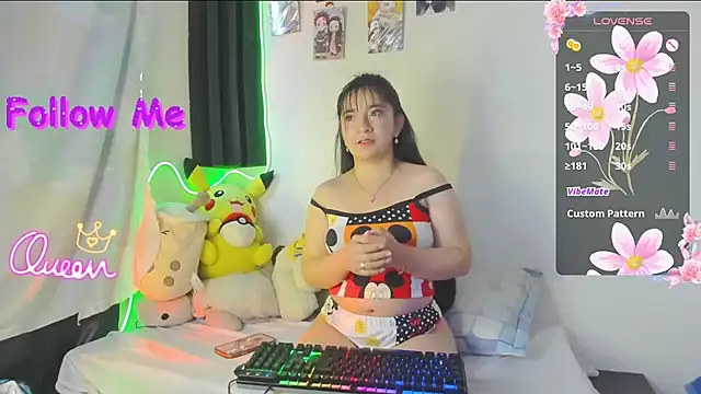 Snapshot of litle_mily_ chatting on 06.12.26 litle mily online show from 06.12.26