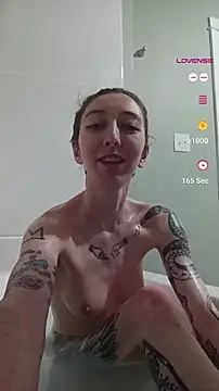 Snapshot of lovelylucyy chatting on 12.15.24 lovelylucyy online show from 12.15.24