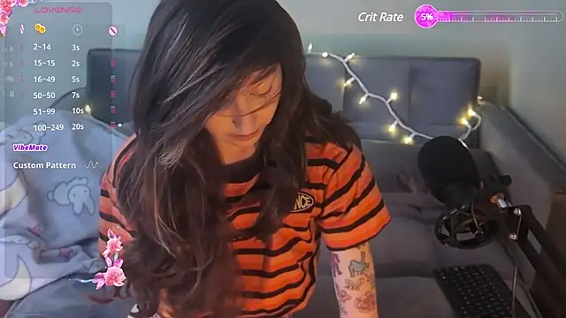 Snapshot of lovelylucyy chatting on 01.24.25 lovelylucyy online show from 01.24.25