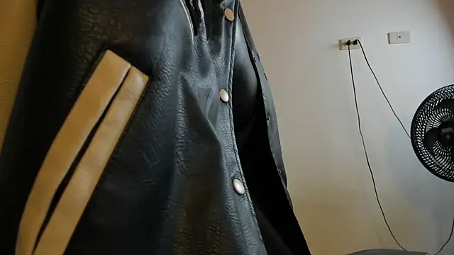 julian wallace online show from 10.17.25