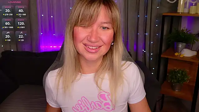 Snapshot of MilaBott chatting on 04.06.26 MilaBott online show from 04.06.26