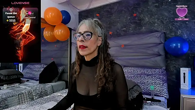 Bella Evans  online show from 10.29.25