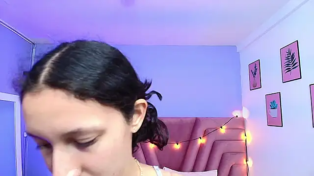 Snapshot of Beautifulskinny18 chatting on 02.07.25 Beautifulskinny18 online show from 02.07.25