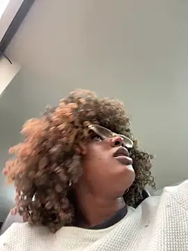 TIFFANYYSTAR online show from 03.04.25