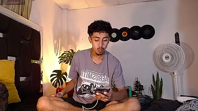 Snapshot of RyanRizzo chatting on 12.04.24 RyanRizzo online show from 12.04.24