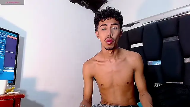 Snapshot of RyanRizzo chatting on 12.15.24 RyanRizzo online show from 12.15.24