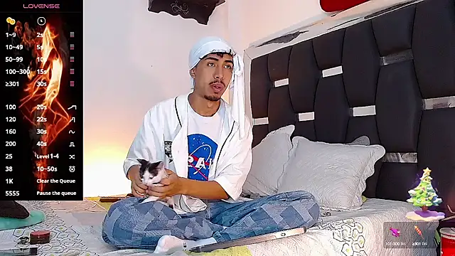 Snapshot of RyanRizzo chatting on 01.03.25 RyanRizzo online show from 01.03.25