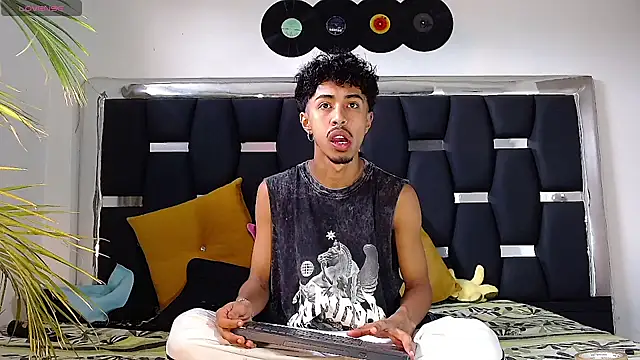 Snapshot of RyanRizzo chatting on 01.31.25 RyanRizzo online show from 01.31.25