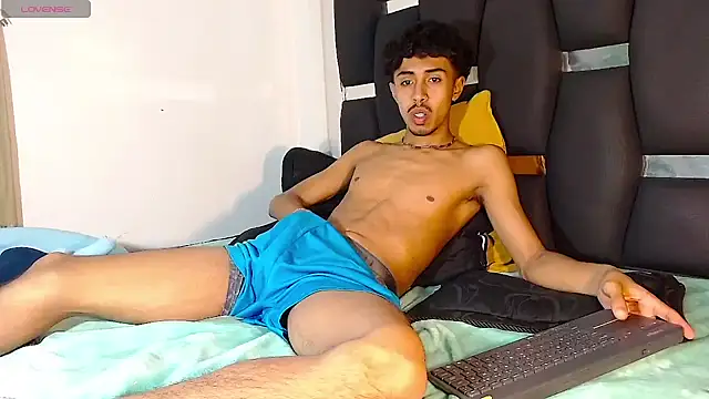 Snapshot of RyanRizzo chatting on 02.11.25 RyanRizzo online show from 02.11.25