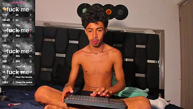 Snapshot of RyanRizzo chatting on 03.10.25 RyanRizzo online show from 03.10.25