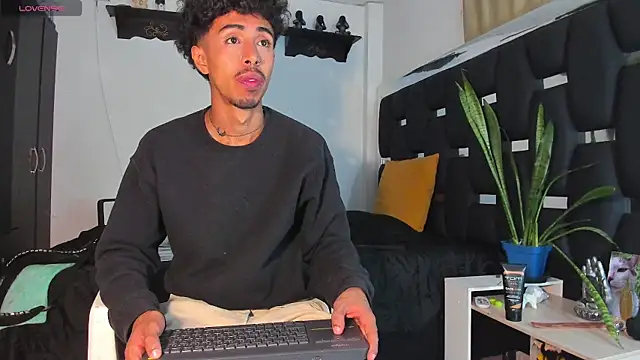 Snapshot of RyanRizzo chatting on 03.15.25 RyanRizzo online show from 03.15.25