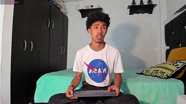 Snapshot of RyanRizzo chatting on 03.20.25 RyanRizzo online show from 03.20.25