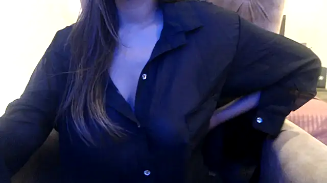 Snapshot of chhui_mui chatting on 02.20.25 chhui mui online show from 02.20.25