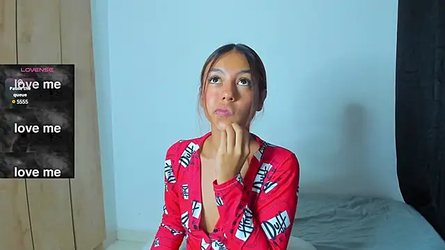 violet casper  online show from 12.12.24