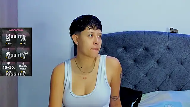 violet casper  online show from 02.05.25