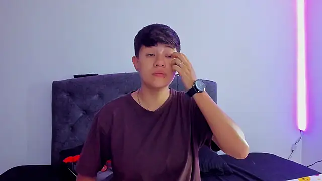 violet casper  online show from 03.21.25