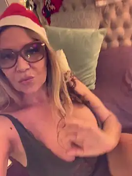 lolavalecuatro online show from 12.16.24