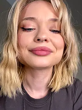 Snapshot of dollfromvenus chatting on 09.25.25 dollfromvenus online show from 09.25.25